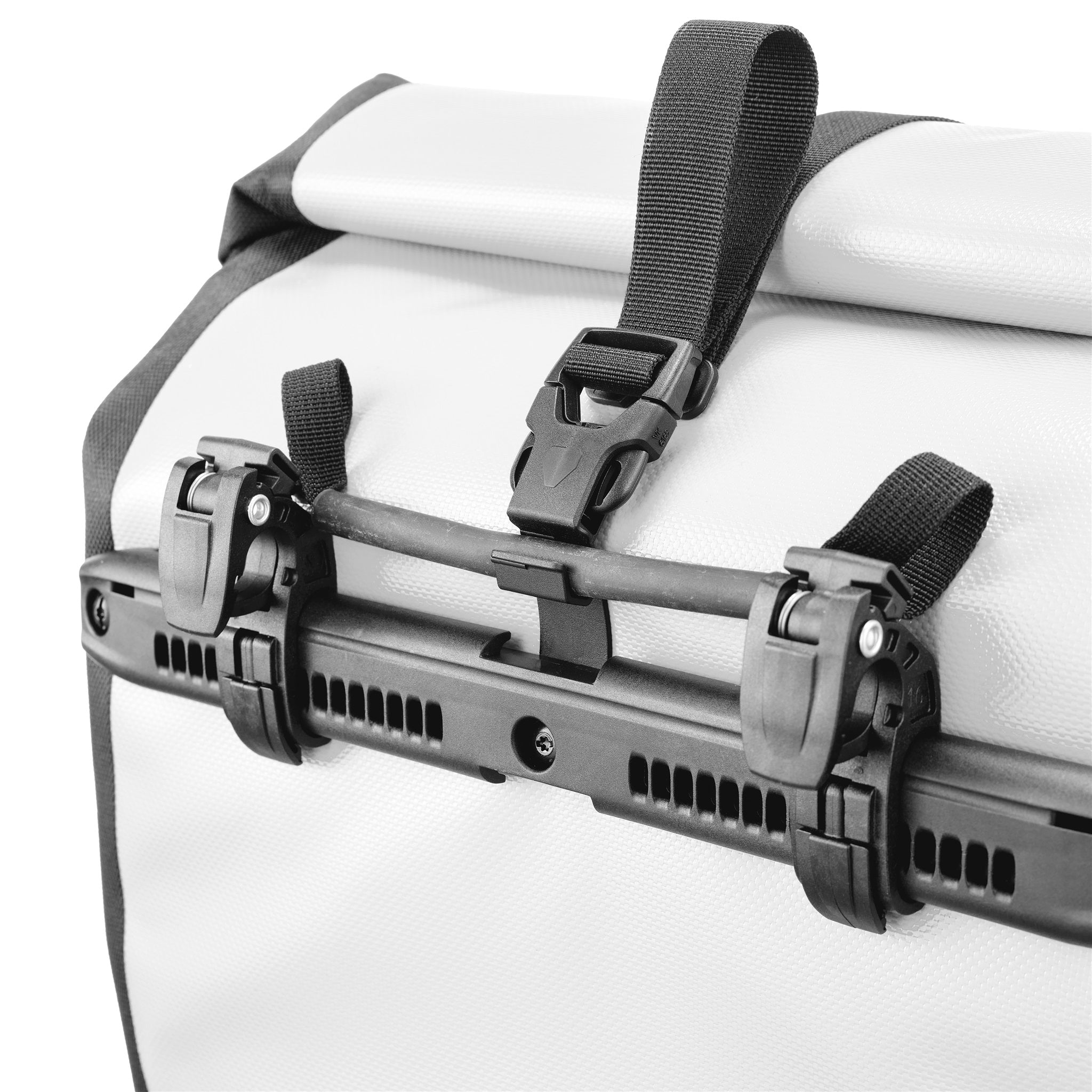 Detailansicht der ORTLIEB Back-Roller Design Tasche in design "Morning Routine" mit Quick-Lock2.1 Haken