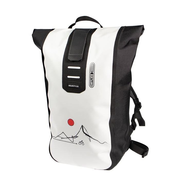 ORTLIEB Velocity Design Rucksack in weiß-schwarz mit rotem Sonnen-Motiv und Berglinie auf der Front